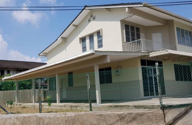 J & I Homestay B 3 Person with shared bathroom