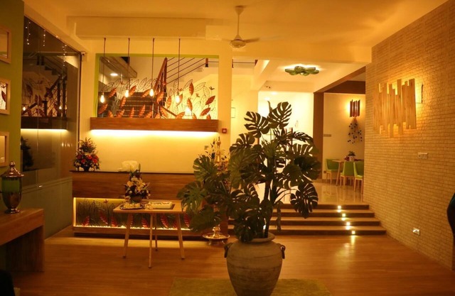J Leaf Hotel