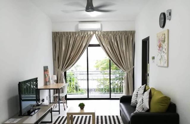 J&R HOMESTAY (HOME AWAY FROM HOME)