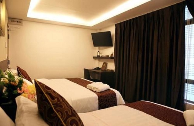 J Suites Hotel