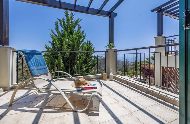 J1 Holiday House Adjacent to Aphrodite Hills