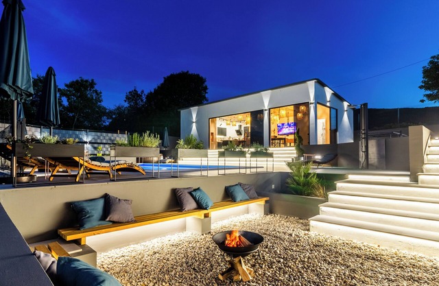 Jackal Holiday House