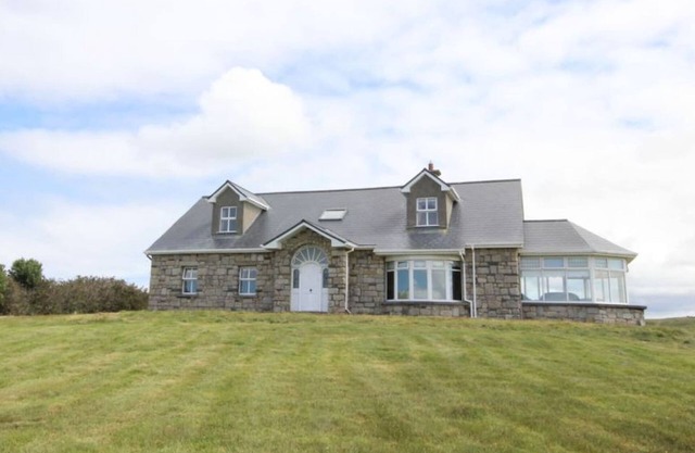 Jackie's Cottage, overlooks Omey Island & strand