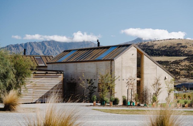 Jacks Point - Earth House