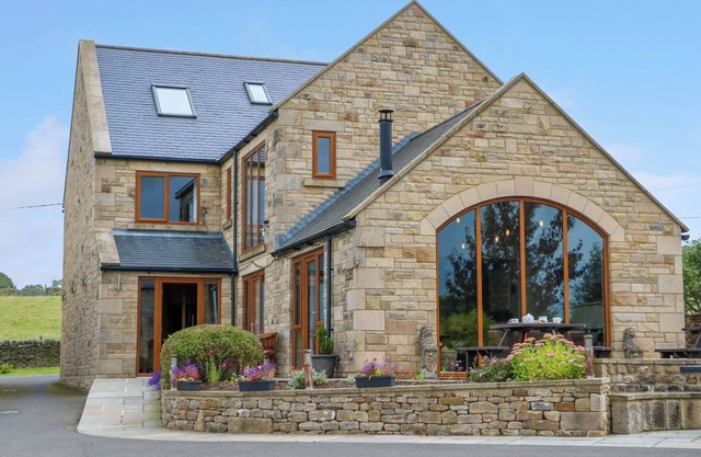 JACOB'S LODGE, family friendly, luxury holiday cottage in Eggleston