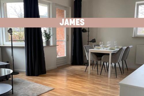 James -Ferienwohnung mit Balkon in Strand und Wald Nähe