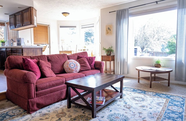 Jan-Mar 30%Monthly Discount/3B/2.5BA House with Large Backyard