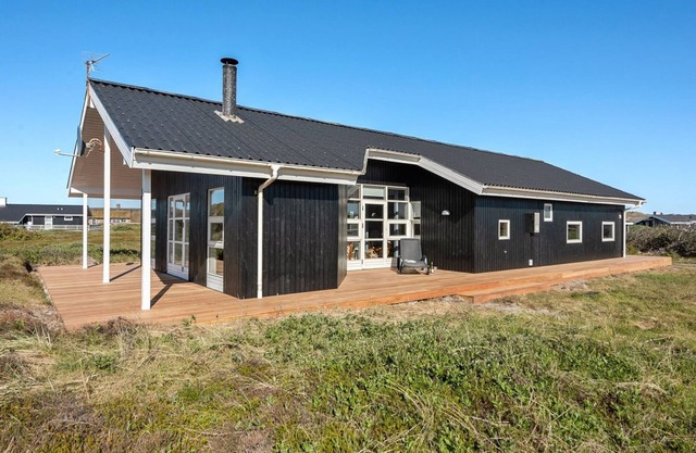 "Janni" - 250m from the sea by Interhome