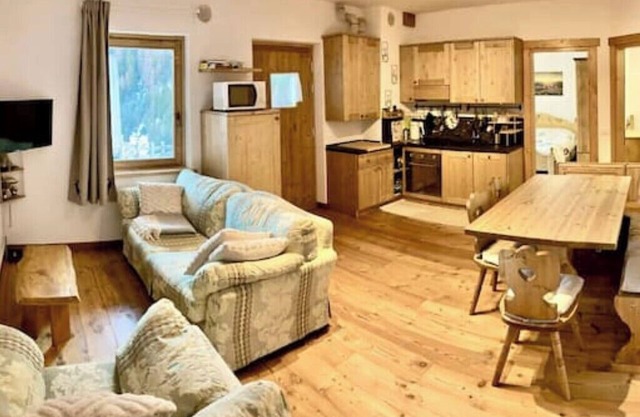 Jardì Val Fodom:ncharming three-room apartment with a view