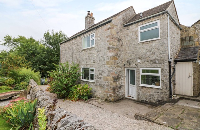 JASMINE COTTAGE, character holiday cottage in Youlgreave