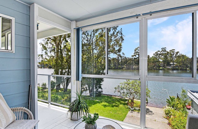 Jasmine Cottage - Large 5 bedroom waterfront home