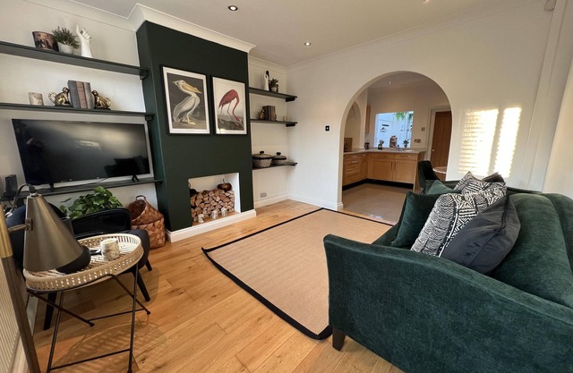 Jasmine Cottage. Stylish Cottage With Parking. Situated in the Heart of Chester!