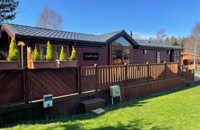 Jasmine Lodge, 2 bedroom with hot tub - Felmoor Park