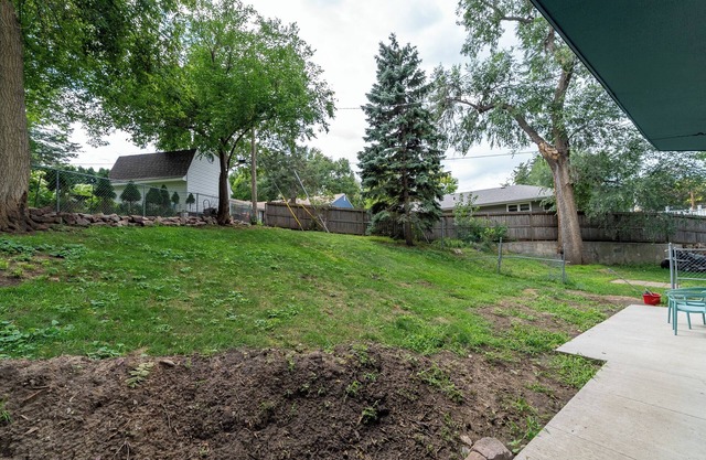 Jaw-dropping artistic mid-century modern home! Close to medical centers