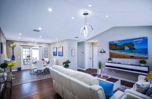 JAXON HOME2-Private Pool& Massive TV Room