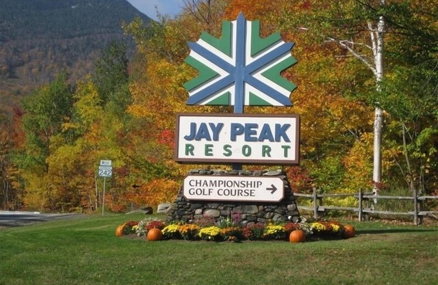 Jay Peak, Luxury 5 BR Ski-in Ski-Out with Hot tub