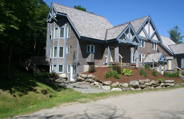Jay Peak Resort - Luxury ski-in/ski-out, electric car friendly, 5-bedroom/4-bath