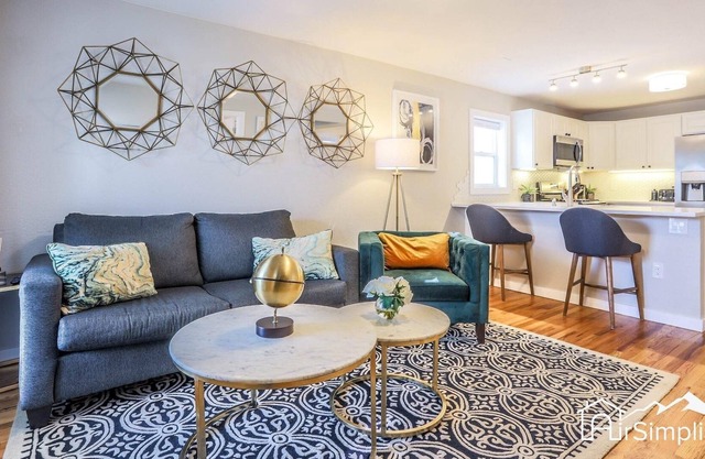 Jeff Park Elegance Remodeled Walk to Stadium