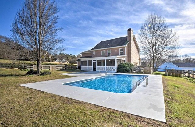 Jefferson Home w/Screened Patio - on 1 Acre!
