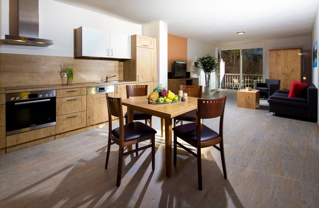 Jenner, 1-2 Pers., 72 m², Schlafzimmer, Wohnzimmer, Kochnische, Badewanne, Dusche und WC, Balkon