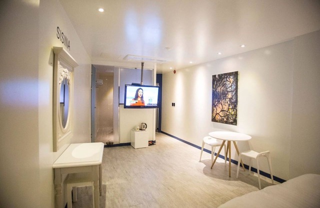 Jeonju Deokjindong Pin and Fit House