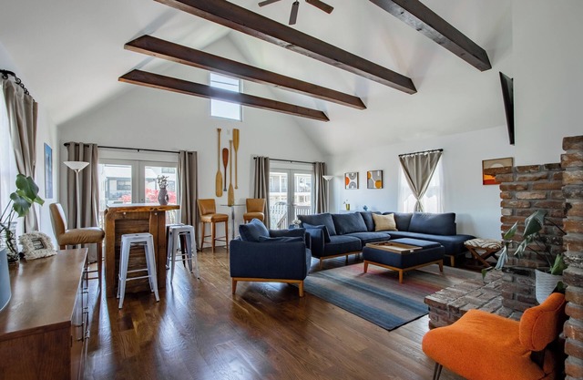 JerseyShoreHouse w/Retro Cabana PRIME location Walk2Beach NYCFerry, Restaurants