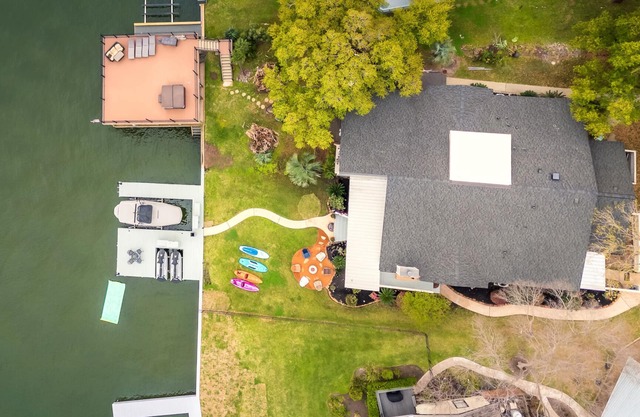 Jet Ski&GolfCart Rental,Firepit,Dock,LilyPad, Kayaks,SUP,Arcade,Projector Rental