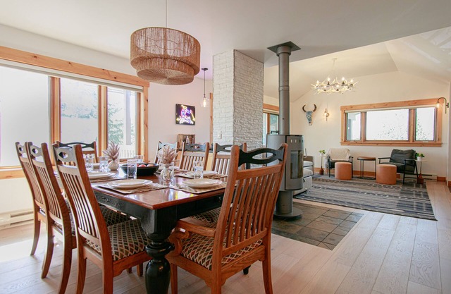 JHRL - Teewinot B4, Updated, modern 2nd floor condo