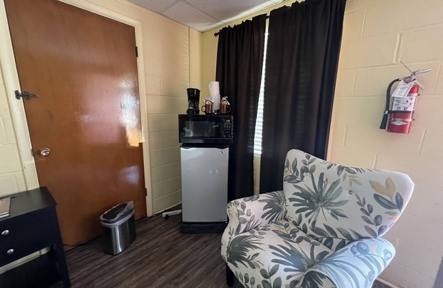 JI4, King Guest Room at the Joplin Inn at entrance to the resort by RedAwning