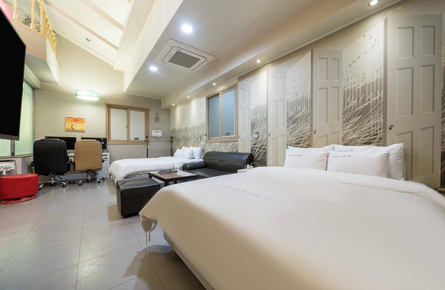 Jinju M Hotel