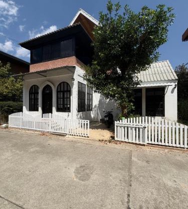 JJ and T House