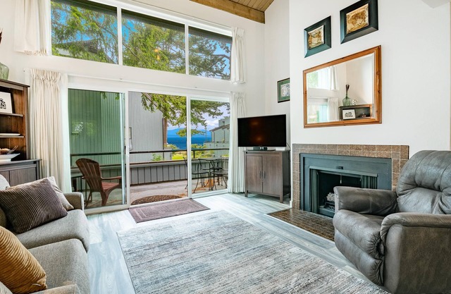 JL 202: Lovely water view, sleeps 4