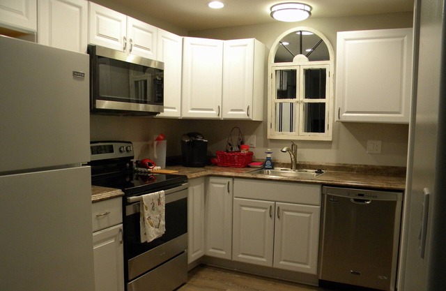 Joan's Place - Quiet, sophisticated full studio w/kitchen