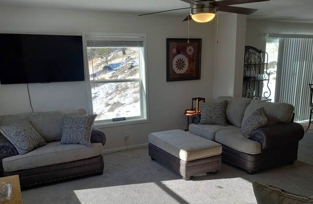 Johnny Lo's Garage. Brand new comfy home. 420 friendly / monthly rates available