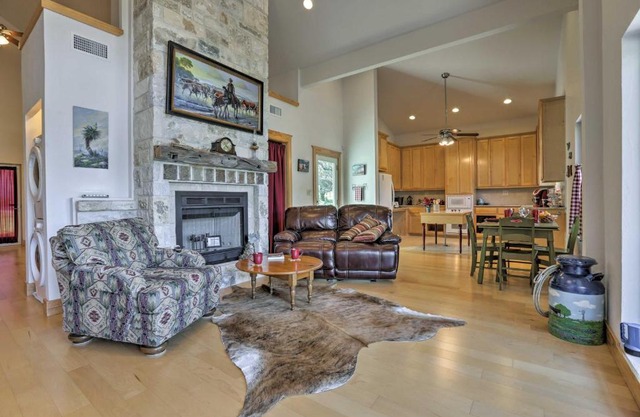 Johnson City Home with Hot Tub - Close to Wineries!