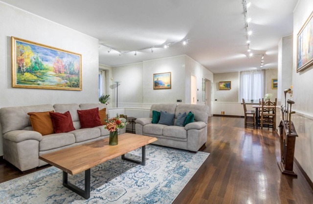 JOIVY Superb Apt w/Private Courtyard and Garage in Cernobbio