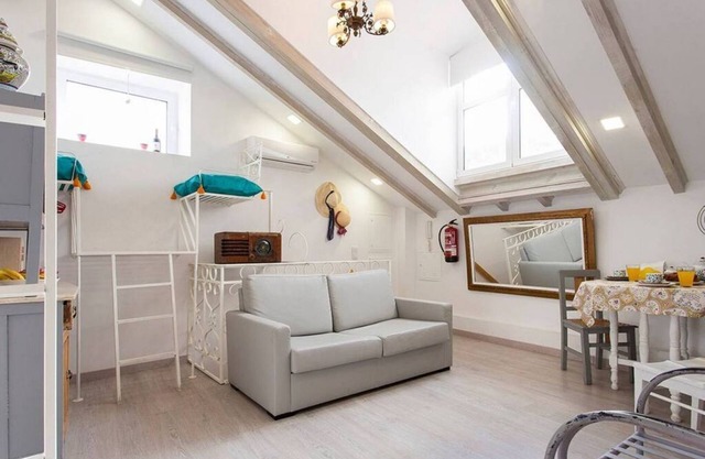 JOIVY Urban 2BR apartment in Alfama