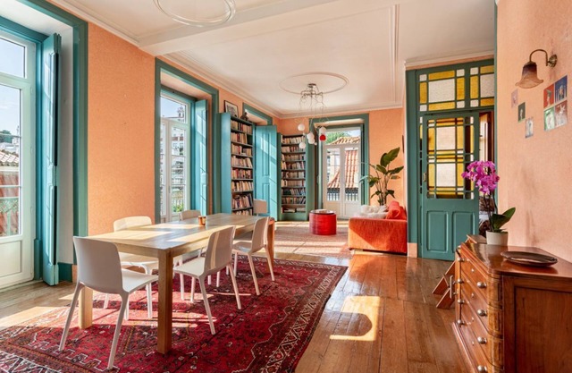 JOIVY Vibrant 3-bed apt w/balcony