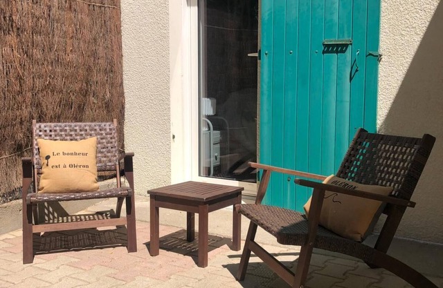 Joli Appartement à 50 Mètres de la Plage et Proche D'un Port de Pêche Typique