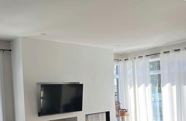 Jolie Maison Dans Quartier Familial. Animaux Acceptés