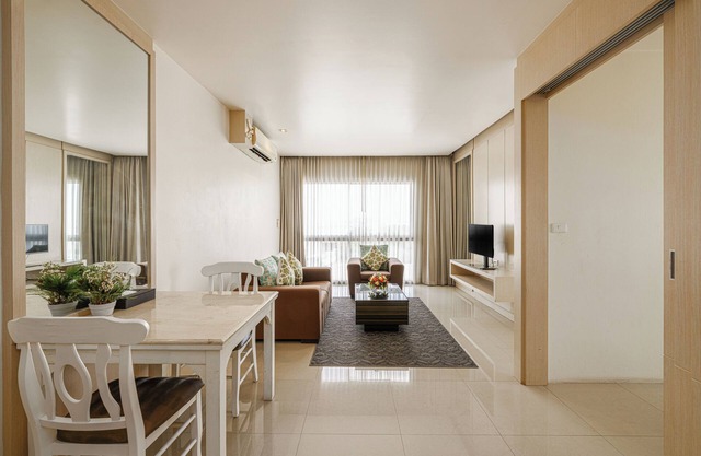 Jolly Suites Petkasem