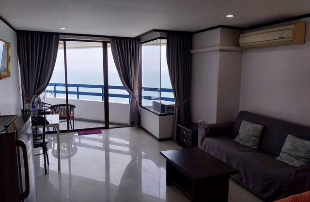 Jomtien PLAZA Condotel. sleeps 3