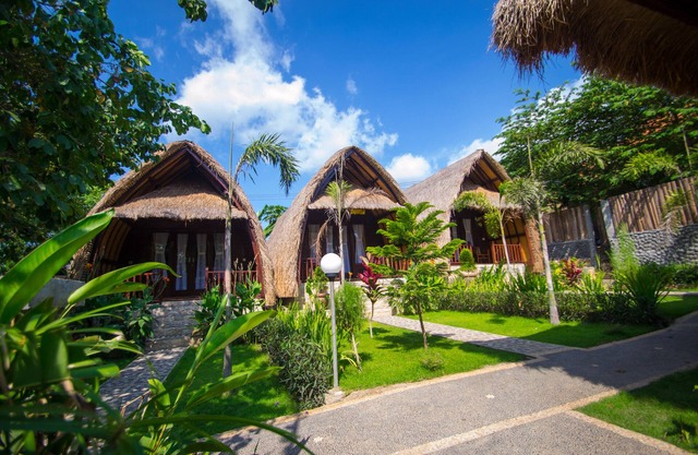 Jona Bungalow Pool View