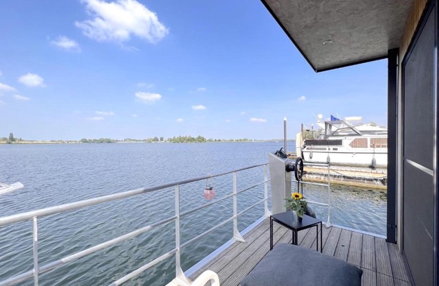 Jopies Houseboat