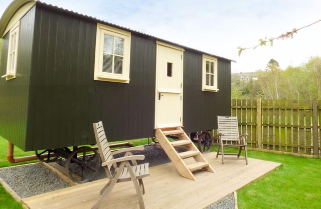 JOSEPH'S HIDE, pet friendly, with open fire in Haltwhistle
