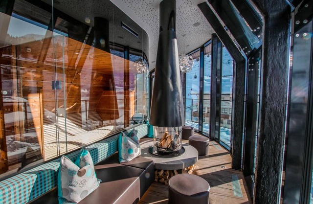 Josl Mountain Lounging Hotel