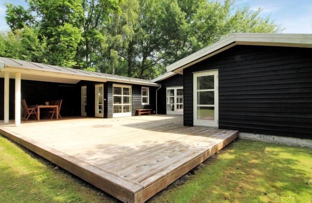 "Jouni" - 500m from the sea by Interhome