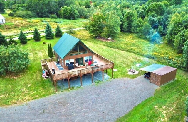 Journeys End Chalet - Minutes to Jay Peak!