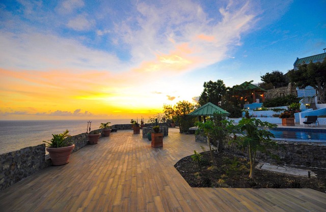 Joy Estate - Expansive Property with Amazing Views and Full Generator