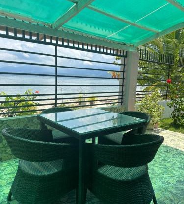Joy o hoy beachfront house